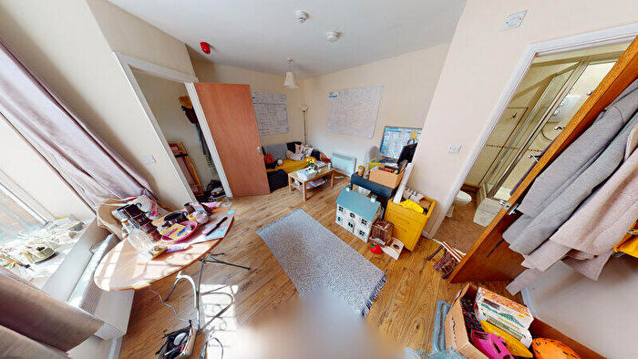 1 Bedroom Property To Rent In Victoria Road, Hyde Park, Leeds, LS6