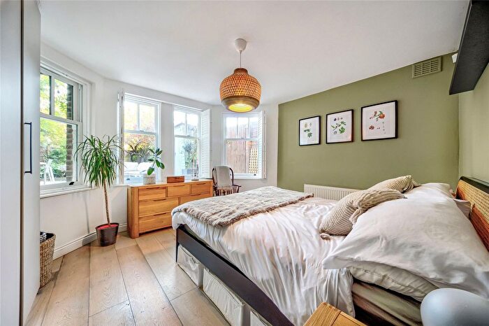 2 Bedroom Flat For Sale In Ambleside Avenue, Streatham, SW16