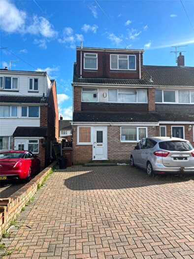 4 Bedroom End Terrace House For Sale In Chestfield Close, Rainham, Gillingham, Kent, ME8