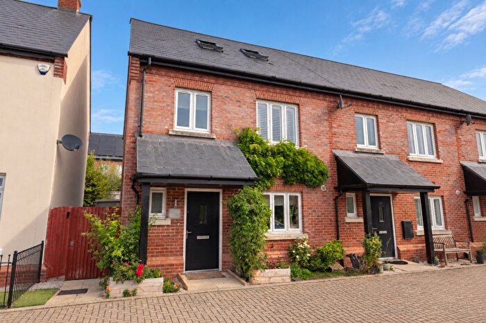 5 Bedroom End Of Terrace House For Sale In Hart Walk, Upper Heyford, OX25
