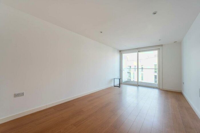 2 Bedroom Flat To Rent In Saffron Central Square, Central Croydon, Croydon, CR0