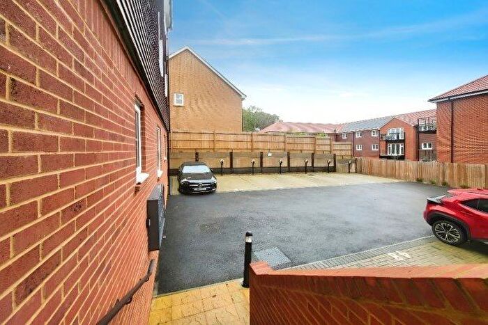 1 Bedroom Flat To Rent In Electric Close, Godalming, GU7