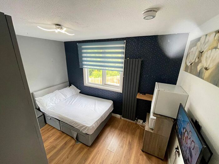 4 Bedroom Terraced House To Rent In Fortescue Road, Edgware, HA8