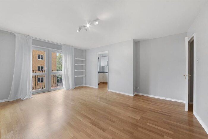 1 Bedroom Flat To Rent In Clapham Common South Side, London, SW4