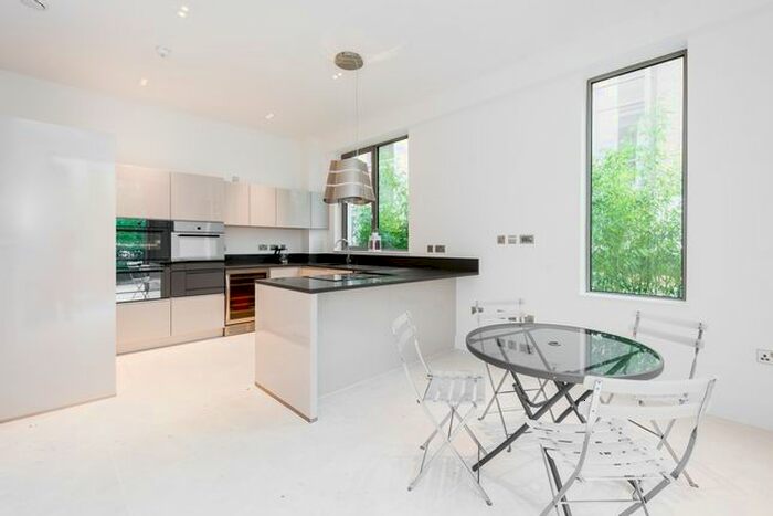 3 Bedroom Town House To Rent In Bonchurch Road, Portobello Road, W10