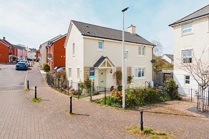 3 Bedroom Link Detached House To Rent In Saxon Close, Crediton, EX17