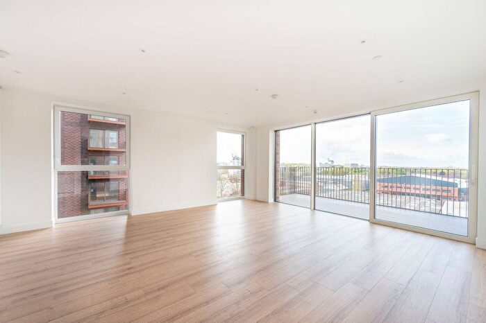 3 Bedroom Flat To Rent In Grand Union, Alperton, Wembley, HA0