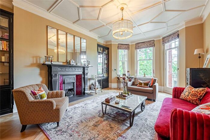 2 Bedroom Flat For Sale In Oakwood Court, London, W14