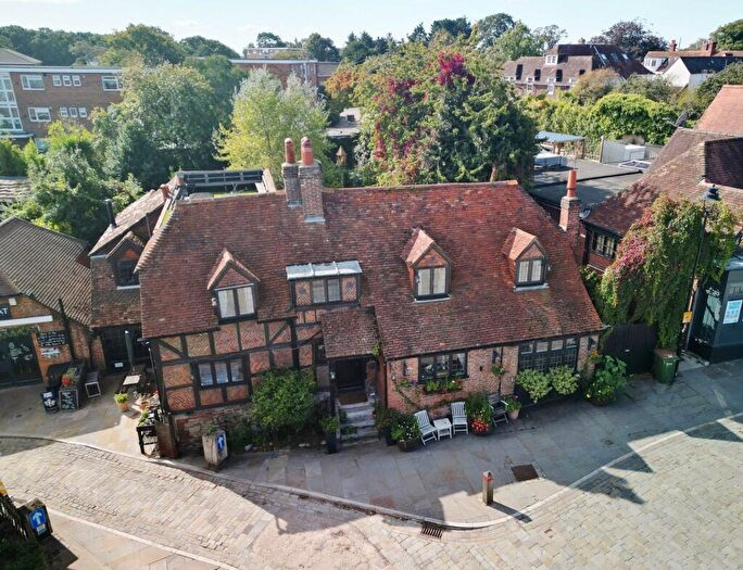 5 Bedroom Detached House For Sale In The Square, Hamble, SO31