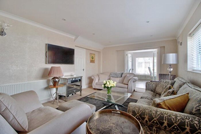 5 Bedroom Detached House For Sale In Reading Road, Winnersh, Wokingham, RG41