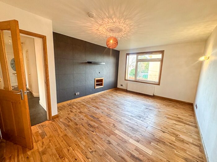 3 Bedroom Flat To Rent In George Terrace, Loanhead, Midlothian, EH20