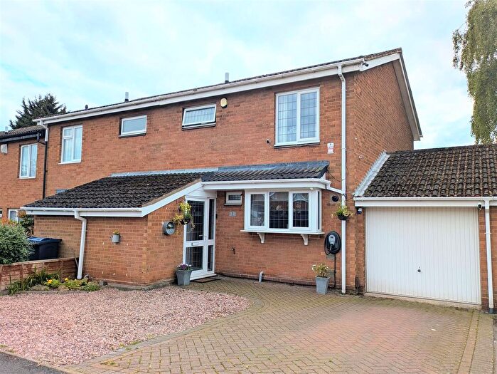 3 Bedroom End Of Terrace House For Sale In Cowles Croft, Birmingham, B25