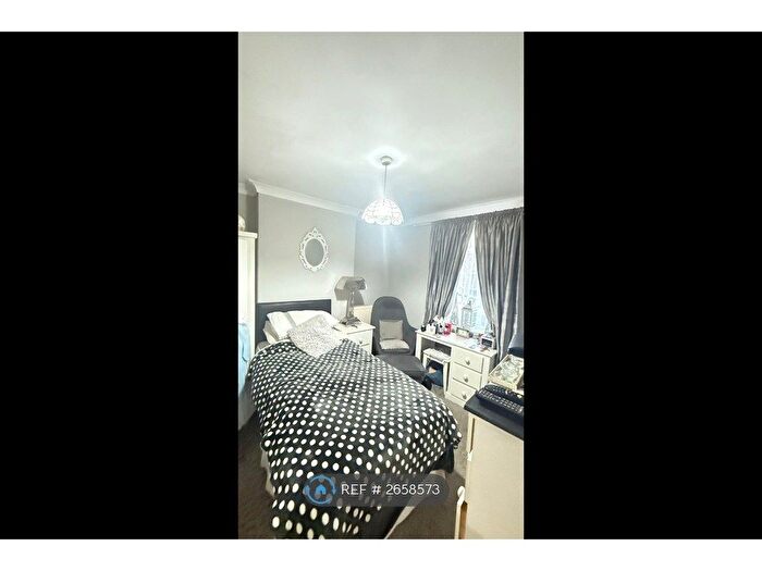 4 Bedroom End Terrace House To Rent In Mitcham Road, Croydon, CR0