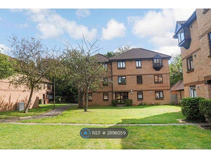 1 Bedroom Flat To Rent In Colnbrook, Slough, SL3