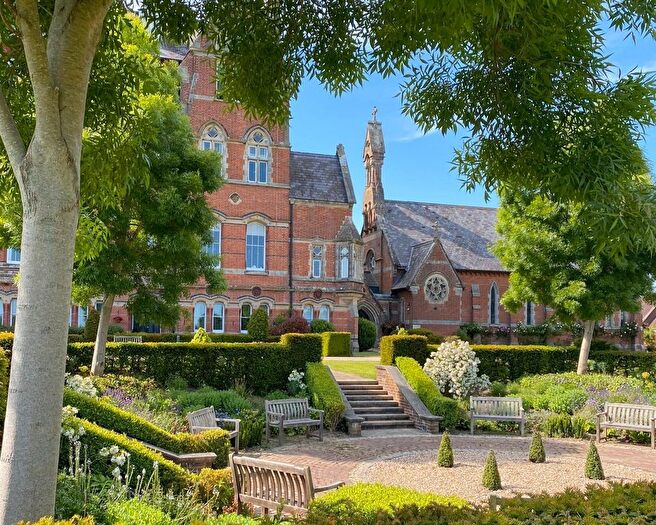 2 Bedroom Flat For Sale In Little Trodgers Lane, Mayfield, East Sussex, TN20