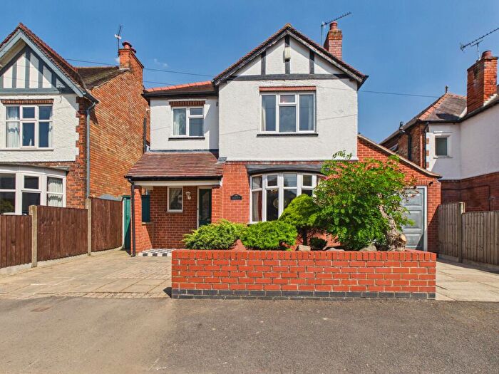 4 Bedroom Detached House For Sale In Middleton Avenue, Littleover, DE23