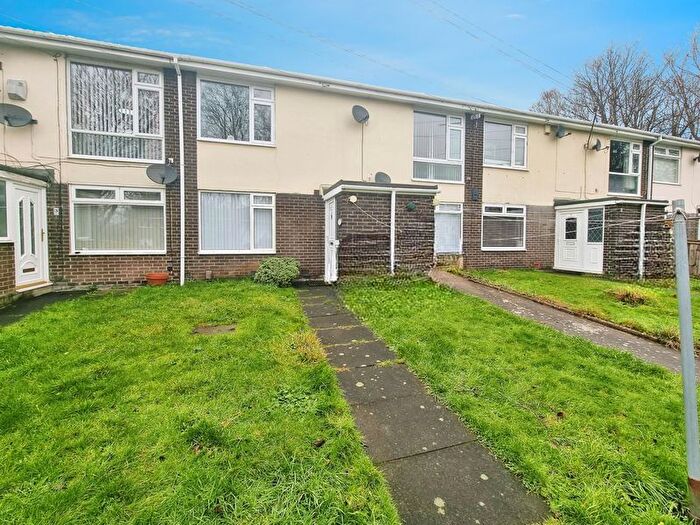 2 Bedroom Flat For Sale In Farnham Close, Lemington, NE15