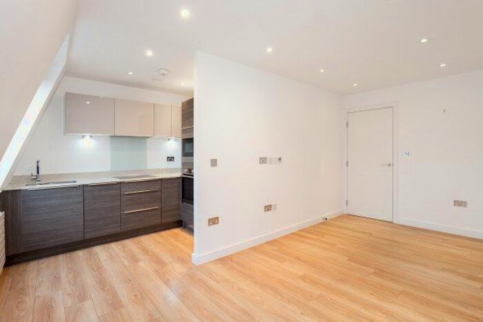 1 Bedroom Flat To Rent In London Road, Twickenham, TW1