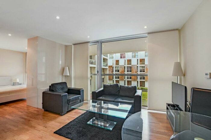 Apartment To Rent In Lanterns Court, Canary Wharf, E14