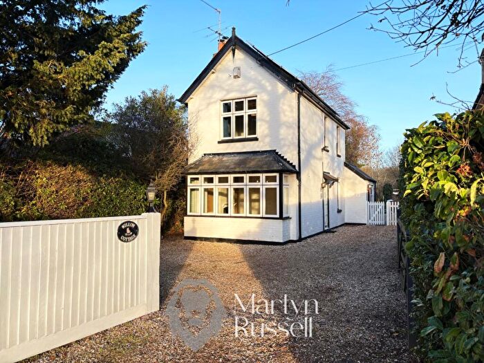 2 Bedroom Detached House For Sale In Reading Road, Finchampstead, Wokingham, Berkshire, RG40