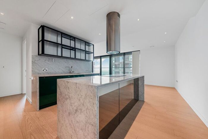 2 Bedroom Flat To Rent In Hobart Building, Wardian, Canary Wharf, London, E14