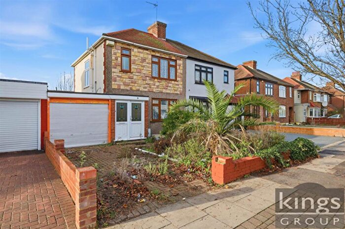 3 Bedroom House For Sale In Tysoe Avenue, Enfield, EN3