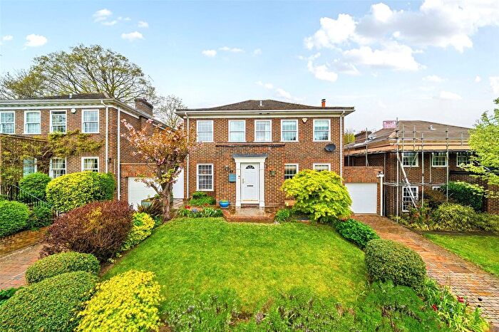 4 Bedroom Detached House For Sale In Copperfield Way, Chislehurst, BR7