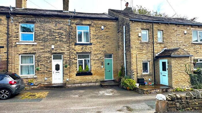 2 Bedroom Terraced House For Sale In Rawson Square, Idle, Bradford, BD10