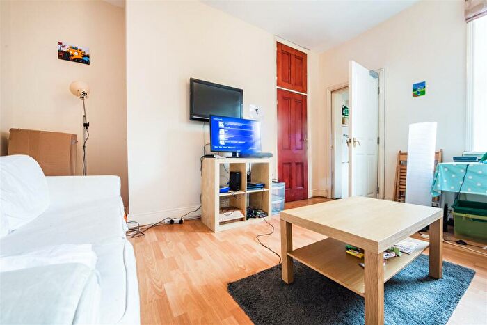 4 Bedroom Maisonette To Rent In Helmsley Road, Sandyford, NE2