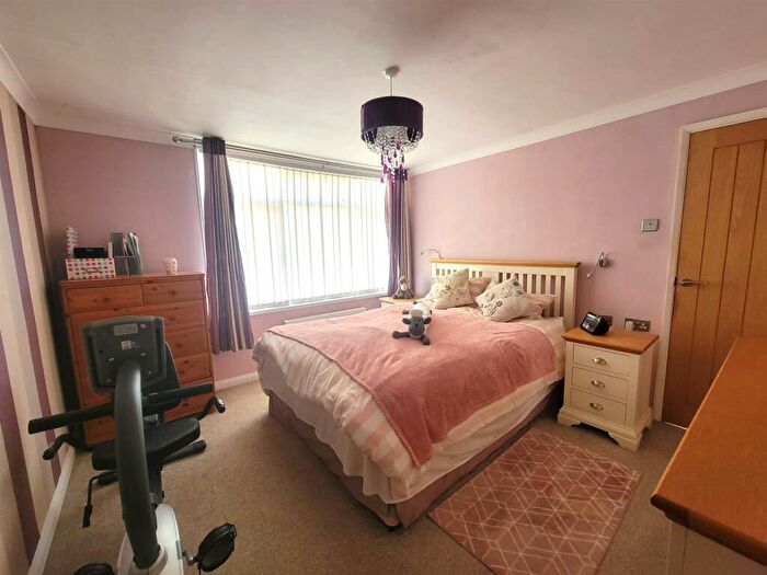 2 Bedroom House For Sale In Draycott Avenue, Hornsea, HU18