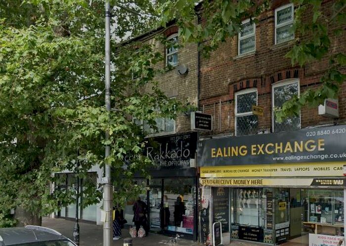 3 Bedroom Flat To Rent In The Broadway, West Ealing, W13