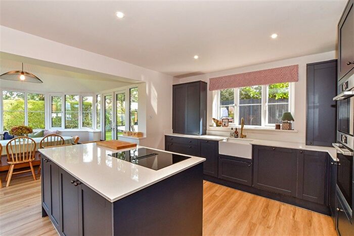 4 Bedroom Detached House For Sale In Forson Close, Tenterden, Kent, TN30