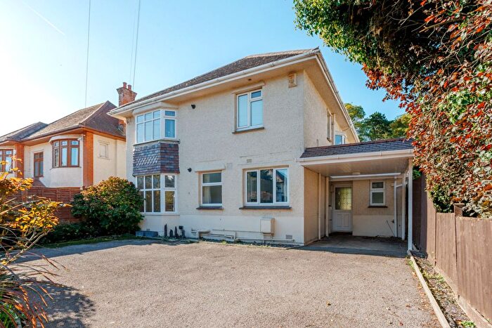3 Bedroom Flat For Sale In Thistlebarrow Road, Littledown, BH7