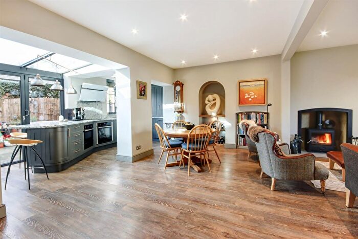 2 Bedroom Property For Sale In The Green, Leigh, Tonbridge, TN11