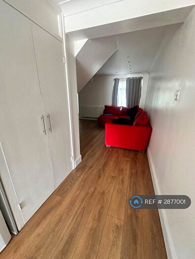 2 Bedroom Maisonette To Rent In Jessop Road, Stevenage, SG1