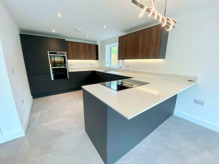 4 Bedroom Detached House To Rent In Elmhurst Road, BH22