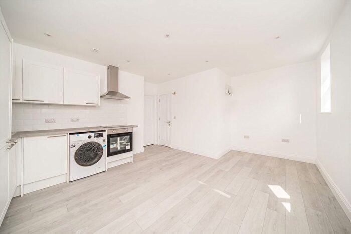 1 Bedroom Flat To Rent In Avoca Road, London, SW17