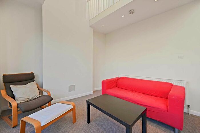 2 Bedroom Flat To Rent In Townmead Road, Fulham, London, SW6