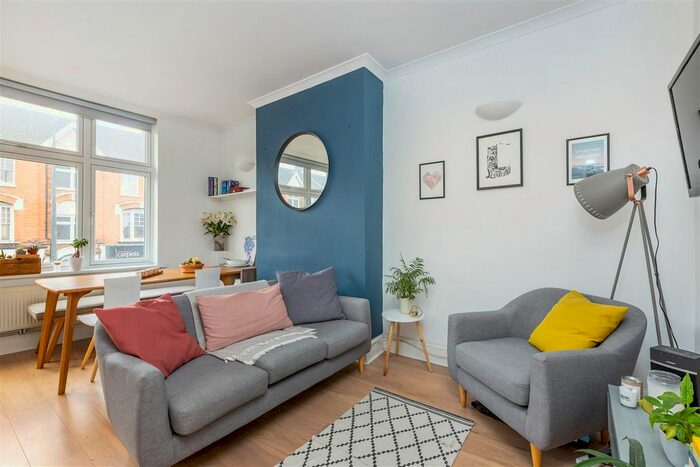 2 Bedroom Flat To Rent In Upper Richmond Road, East Sheen, SW14