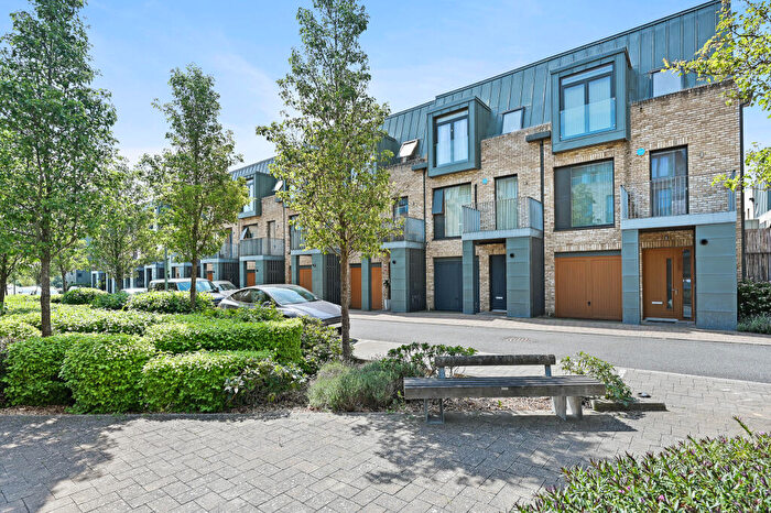 4 Bedroom Town House For Sale In Nicoll Circus, Mill Hill, Barnet, London, NW7