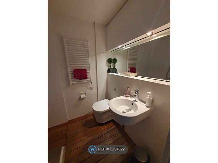 2 Bedroom End Of Terrace House To Rent In Jubilee Street, Salford, M6