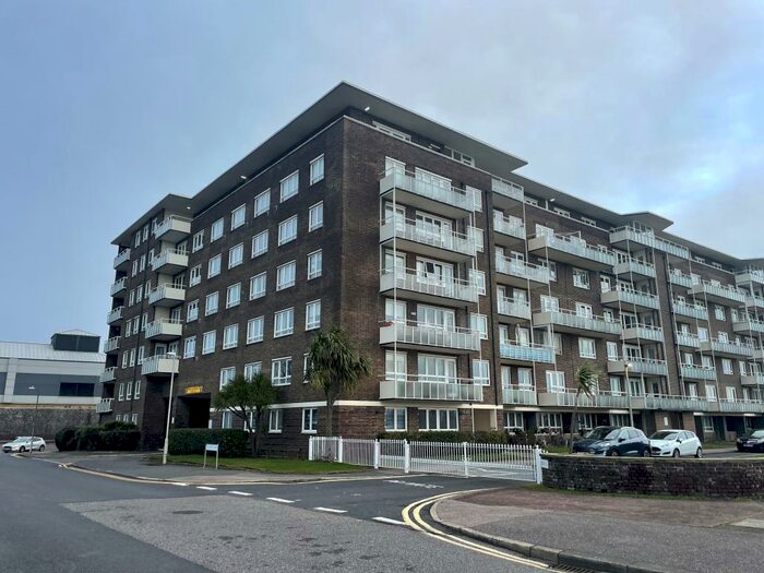 2 Bedroom Flat To Rent In The Gateway, Dover, CT16