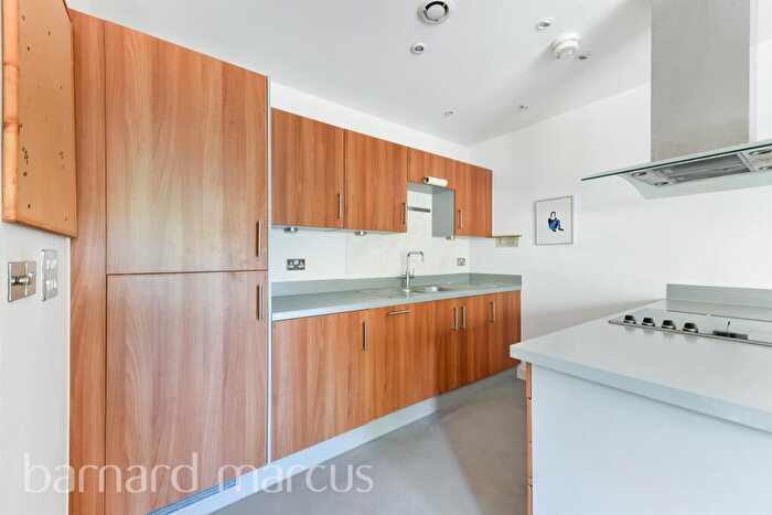 2 Bedroom Apartment For Sale In Whitestone Way, Croydon, CR0