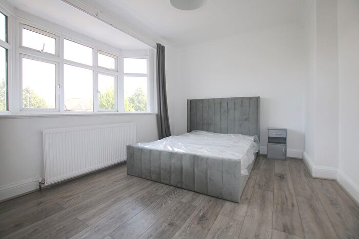 4 Bedroom Maisonette To Rent In Fleetwood Road, Dollis Hill, London, NW10