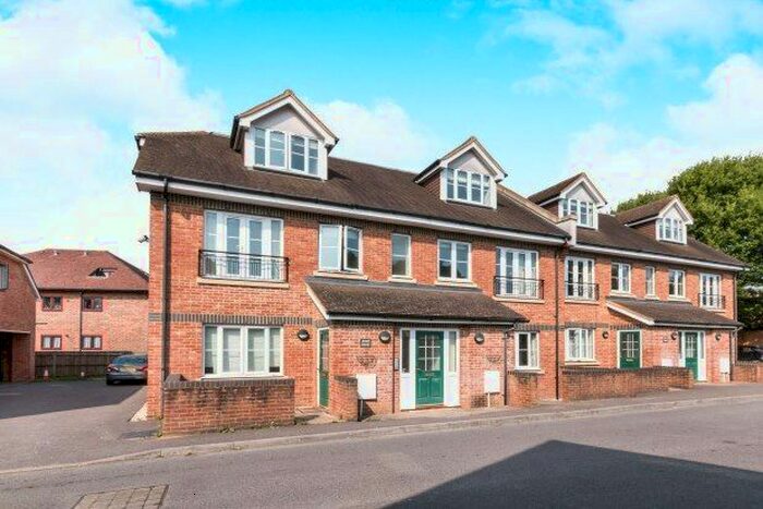 1 Bedroom Flat To Rent In Jessop House, Haslemere, GU27