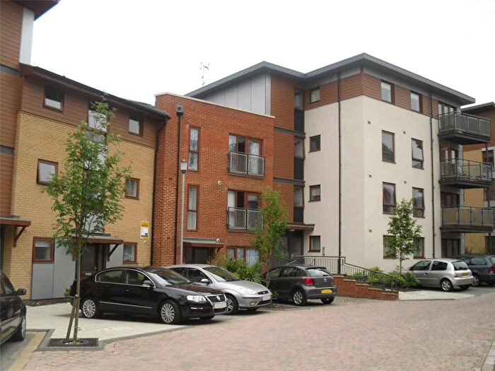 2 Bedroom Flat For Sale In Commonwealth Drive, Crawley, West Sussex, RH10