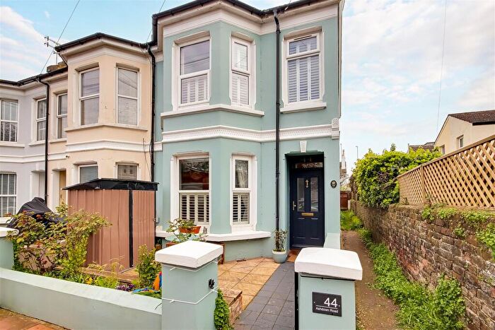 5 Bedroom End Of Terrace House For Sale In Ashdown Road, Worthing, BN11