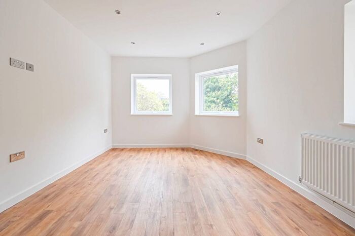 1 Bedroom Flat For Sale In Pembury Road, Tottenham, London, N17
