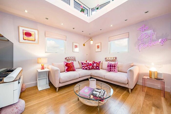 2 Bedroom Flat For Sale In High Holborn, Holborn, WC1V