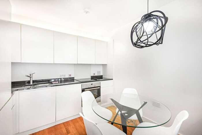 2 Bedroom Flat To Rent In Amelia Street, Elephant And Castle, SE17